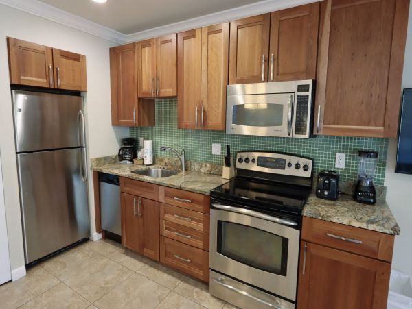 2 Bedroom Condo Rental Great Location Walk to Dining
