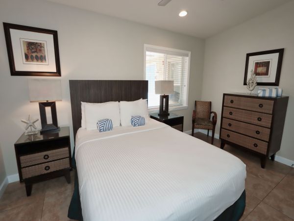2 Bedroom Condo Rental Great Location Walk to Dining