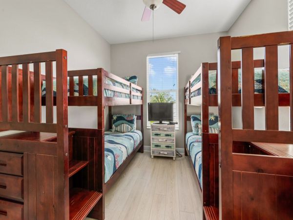 Luxury Four Bedroom Rental Walk to Beach 2 Kings and a Queen