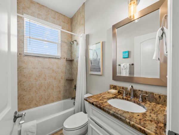 Luxury Four Bedroom Rental Walk to Beach 2 Kings and a Queen