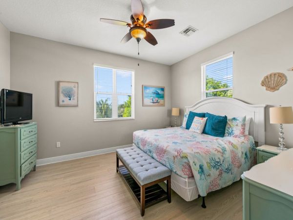 Luxury Four Bedroom Rental Walk to Beach 2 Kings and a Queen