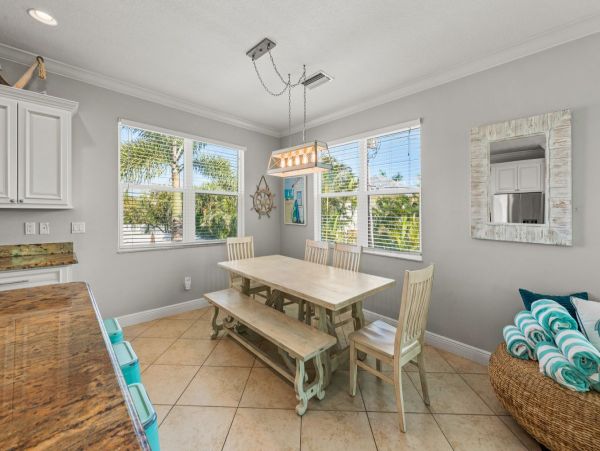 Luxury Four Bedroom Rental Walk to Beach 2 Kings and a Queen