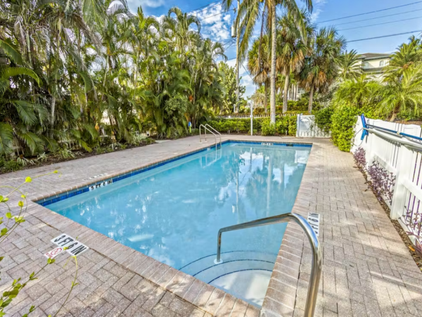 Lovely 2 Bedroom Townhome in Longboat Key