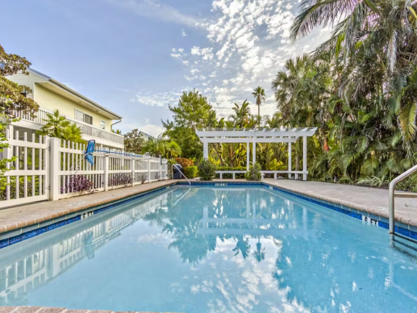 Lovely 2 Bedroom Townhome in Longboat Key