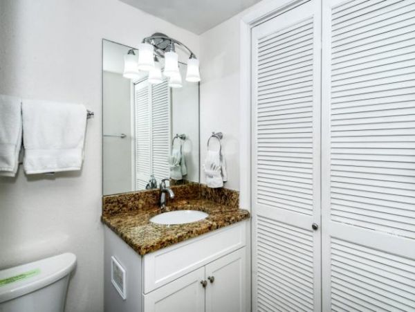This Great Boutique Resort on Longboat Right on Beach