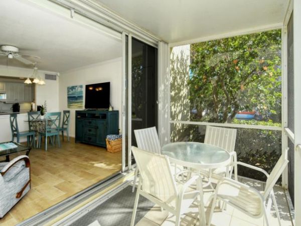 This Great Boutique Resort on Longboat Right on Beach
