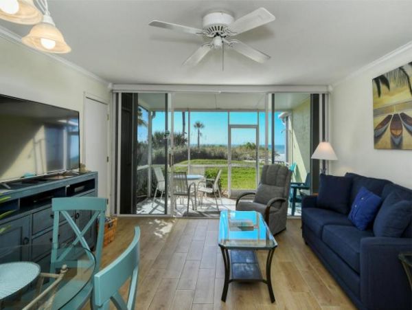 This Great Boutique Resort on Longboat Right on Beach