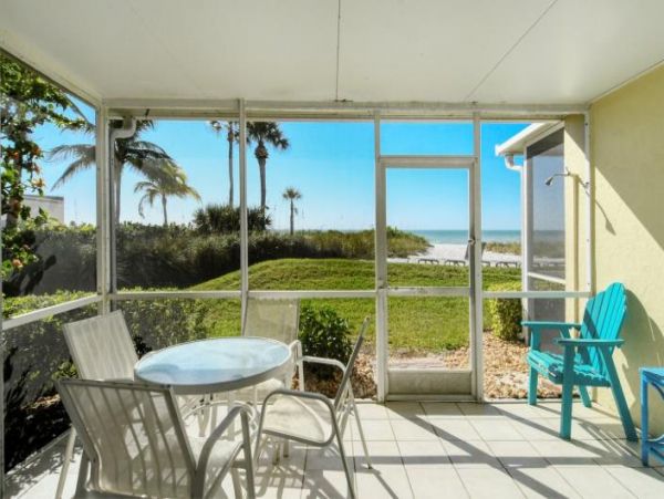 This Great Boutique Resort on Longboat Right on Beach