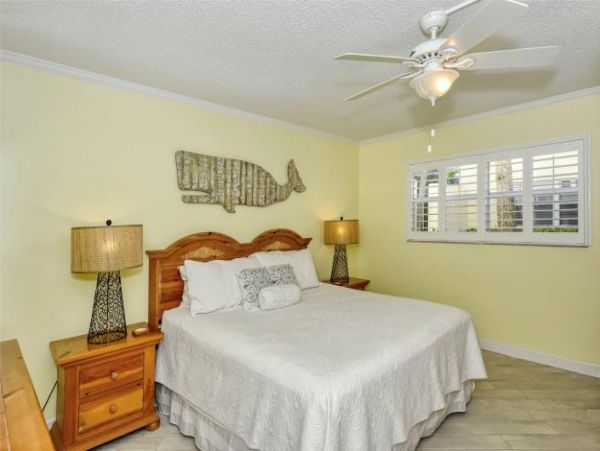 Direct beachfront Walk Out Rental Longboat Key