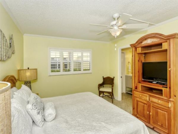 Direct beachfront Walk Out Rental Longboat Key