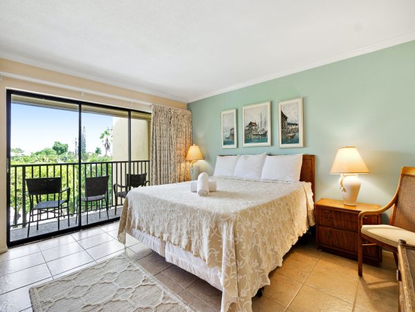 Three Bedroom Full Gulf of Mexico Views a Wow Condo