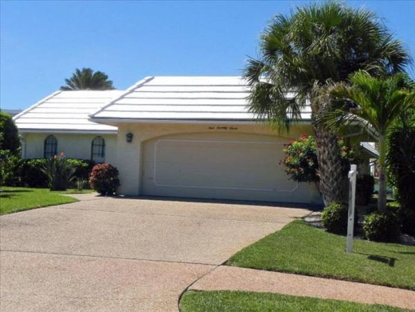 Canalfront Vacation Home in Lido Key with Pool & Boat Dock