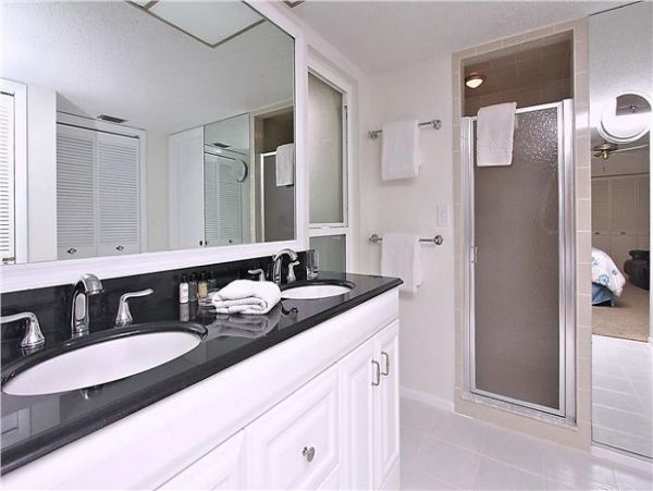 Canalfront Vacation Home in Lido Key with Pool & Boat Dock