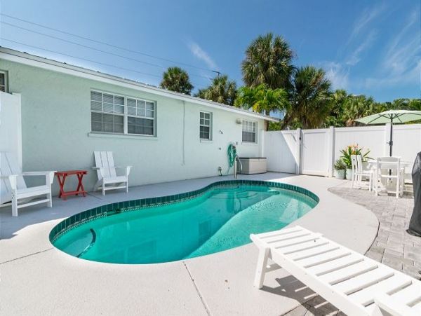 Walk to Beach Vacation Duplex on Holmes Beach PRIVATE Pool