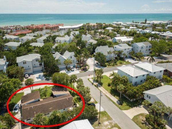 Walk to Beach Vacation Duplex on Holmes Beach PRIVATE Pool