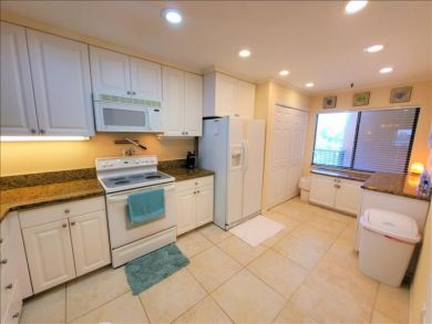 Longboat Key Vacation Condo Two Bedrooms With Bay Views