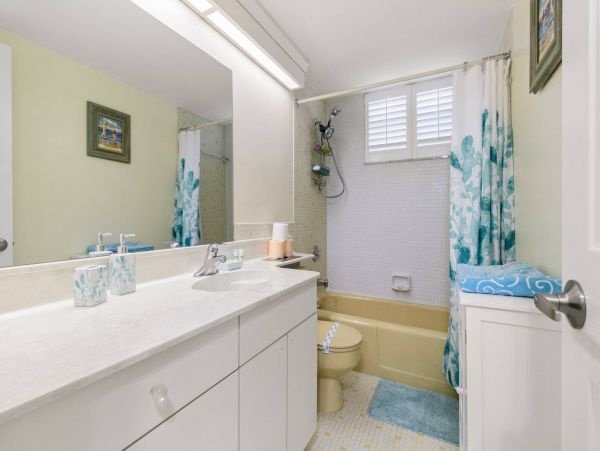 Two Bedroom Vacation Rental on Longboat Key Walk Beach