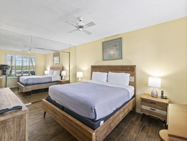 Two Bedroom Vacation Rental on Longboat Key Walk Beach
