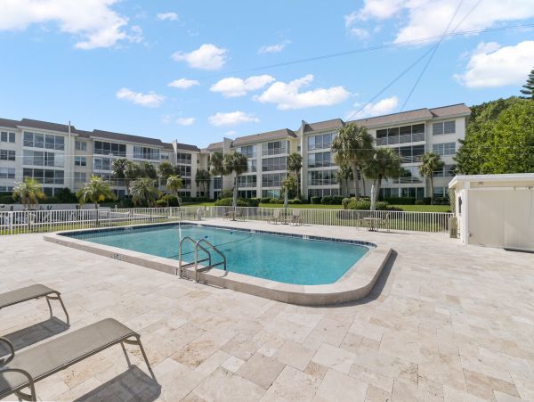 Two Bedroom Vacation Rental on Longboat Key Walk Beach