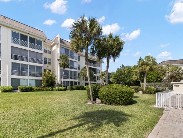 Two Bedroom Vacation Rental on Longboat Key Walk Beach