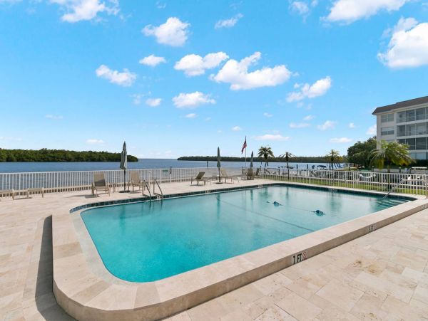 Two Bedroom Vacation Rental on Longboat Key Walk Beach
