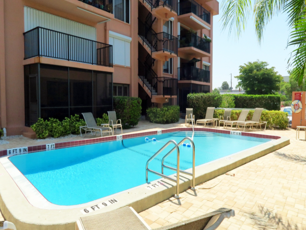 Spacious 2 Bedroom Condo in Lido Key