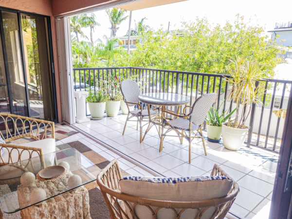 Spacious 2 Bedroom Condo in Lido Key