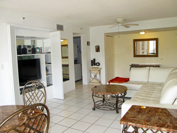 Spacious 2 Bedroom Condo in Lido Key