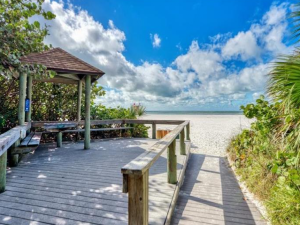 Spacious 2 Bedroom Condo in Lido Key