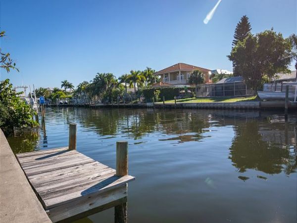Great Four Bedroom Pool Home in Holmes Beach Sleeps Eight