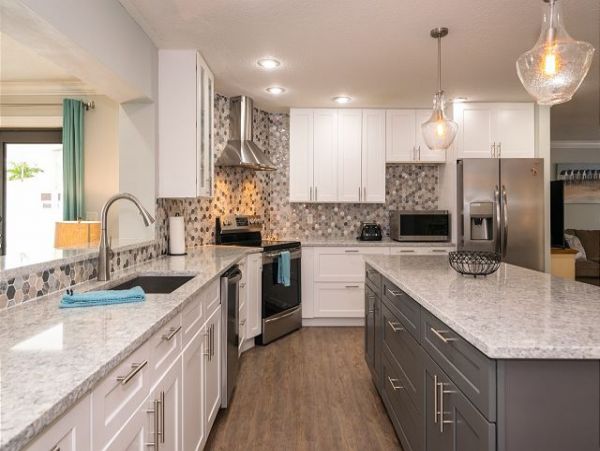 Great Four Bedroom Pool Home in Holmes Beach Sleeps Eight