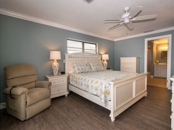 Great Four Bedroom Pool Home in Holmes Beach Sleeps Eight