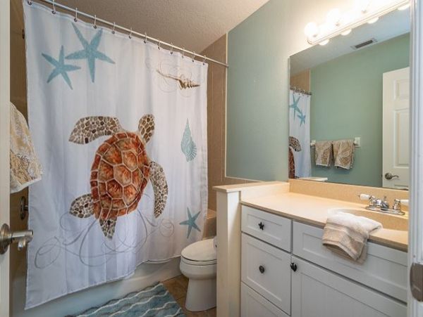 Great Four Bedroom Pool Home in Holmes Beach Sleeps Eight