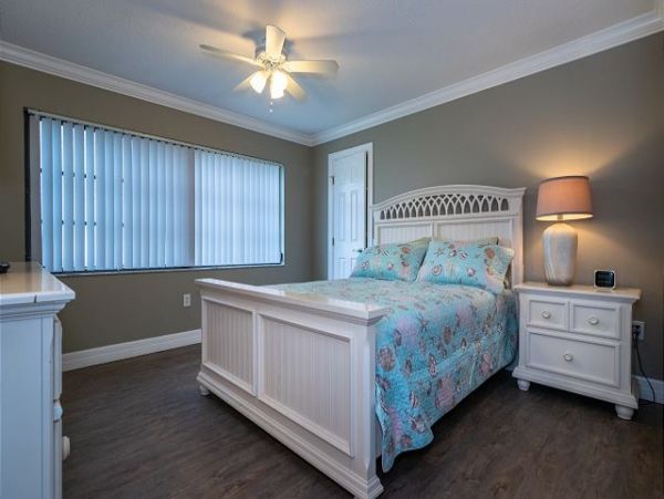 Great Four Bedroom Pool Home in Holmes Beach Sleeps Eight