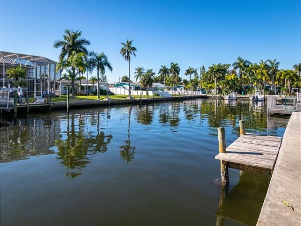 Great Four Bedroom Pool Home in Holmes Beach Sleeps Eight