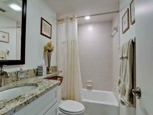 Bradenton Beach Two Bedroom Plus Den Rental 30 steps to GULF!!!!