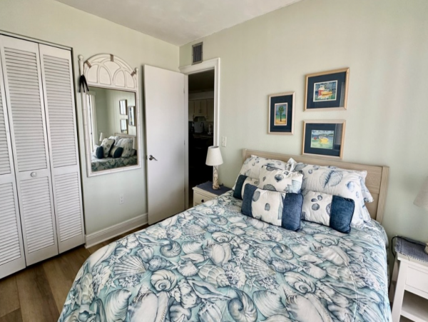 Bradenton Beach Two Bedroom Plus Den Rental 30 steps to GULF!!!!