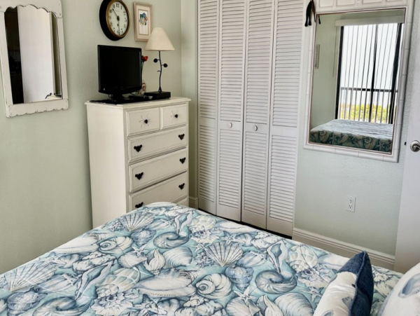 Bradenton Beach Two Bedroom Plus Den Rental 30 steps to GULF!!!!