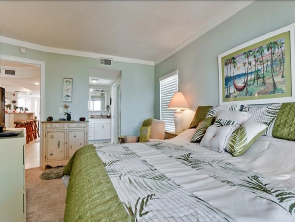 Bradenton Beach Two Bedroom Plus Den Rental 30 steps to GULF!!!!