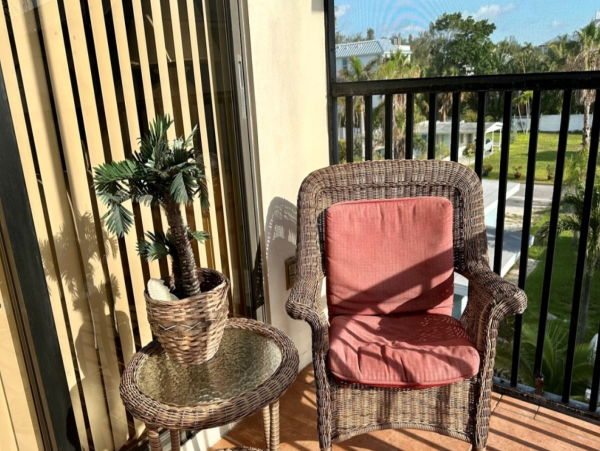 Bradenton Beach Two Bedroom Plus Den Rental 30 steps to GULF!!!!