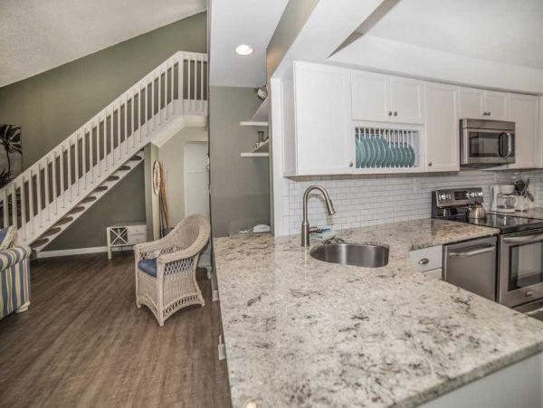 Vacation Condo in Holmes Beach - Walk to Beach 2 Bedrooms