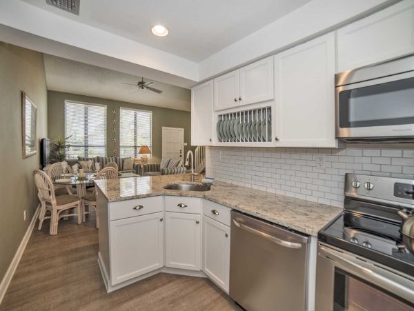 Vacation Condo in Holmes Beach - Walk to Beach 2 Bedrooms