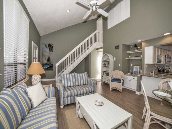 Vacation Condo in Holmes Beach - Walk to Beach 2 Bedrooms