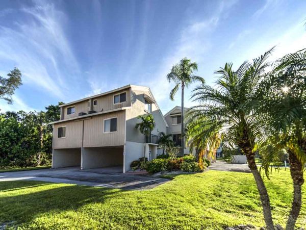 Vacation Condo in Holmes Beach - Walk to Beach 2 Bedrooms