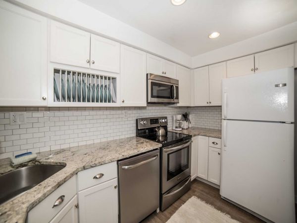 Vacation Condo in Holmes Beach - Walk to Beach 2 Bedrooms