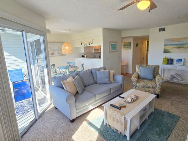 Holmes Beach 2 Bedroom Vacation Condo Walk to Beach