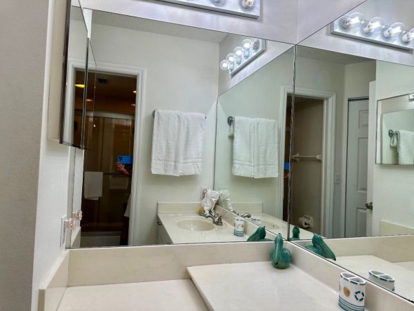 Holmes Beach 2 Bedroom Vacation Condo Walk to Beach