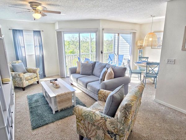 Holmes Beach 2 Bedroom Vacation Condo Walk to Beach