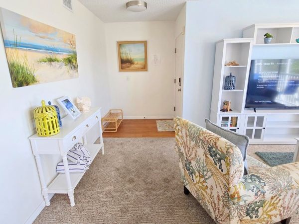 Holmes Beach 2 Bedroom Vacation Condo Walk to Beach
