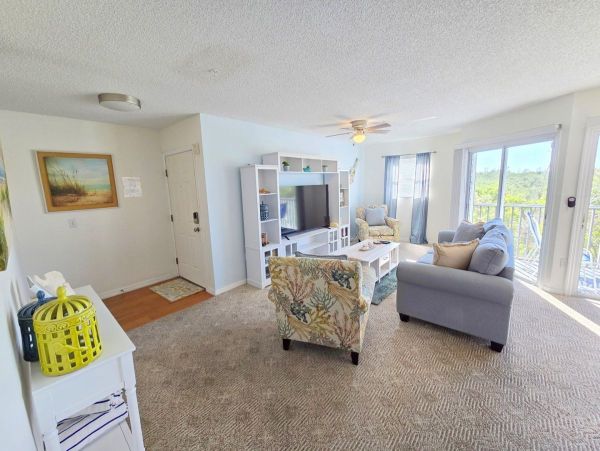 Holmes Beach 2 Bedroom Vacation Condo Walk to Beach